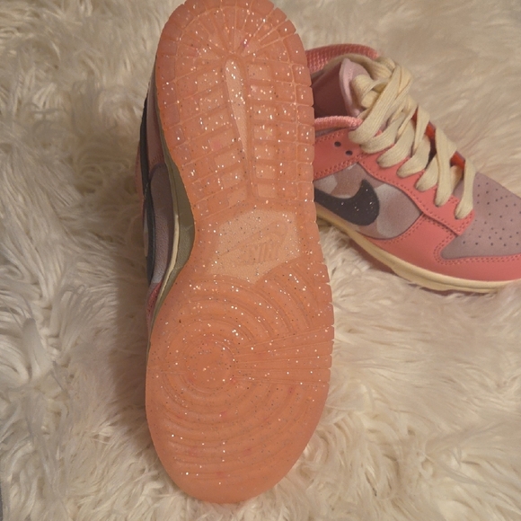 Nike Women's Coral and Cream Sneakers - Picture 5 of 9